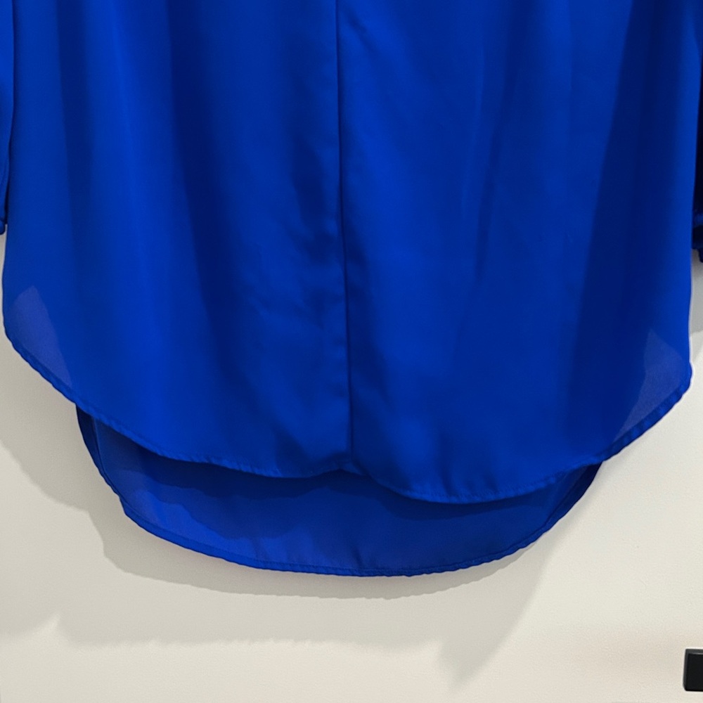 Pleione royal blue roll 3/4 sleeve V-neck round hem blouse |Size small - Picture 5 of 6